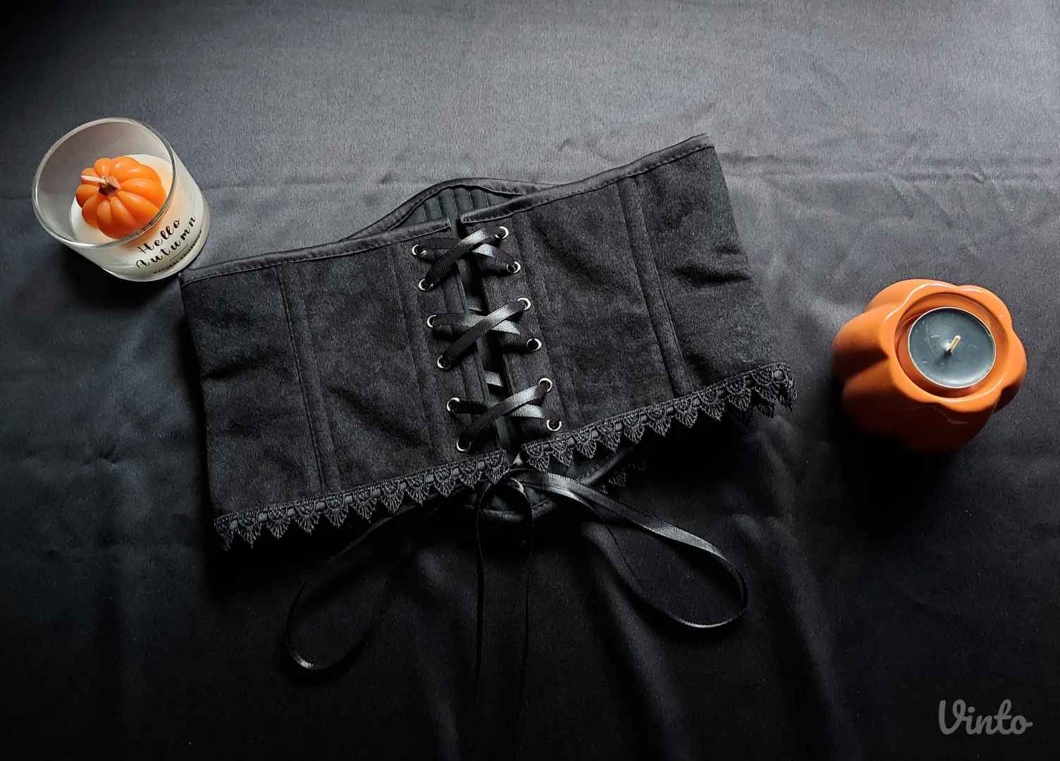 Plišani kraći korset sa čipkom