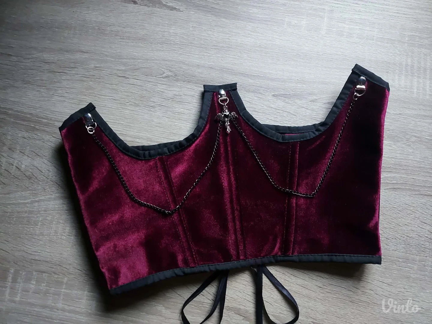 Bordo korset sa priveskom