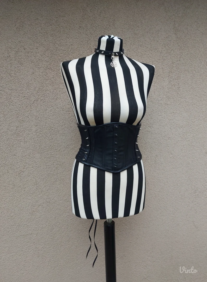 Korset sa bodljama od eko kože