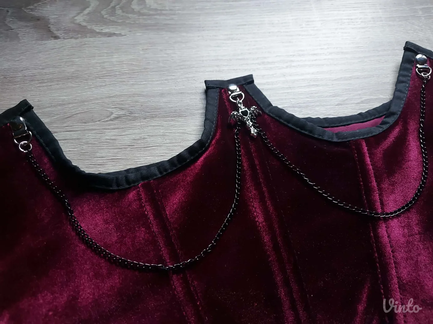 Bordo korset sa priveskom