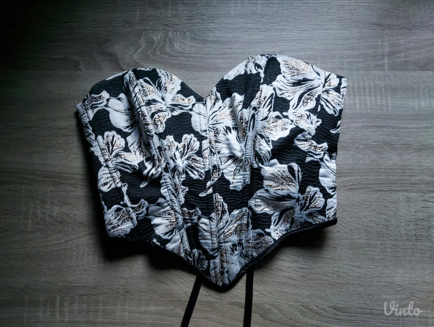 Crno zlatni korset od brokata