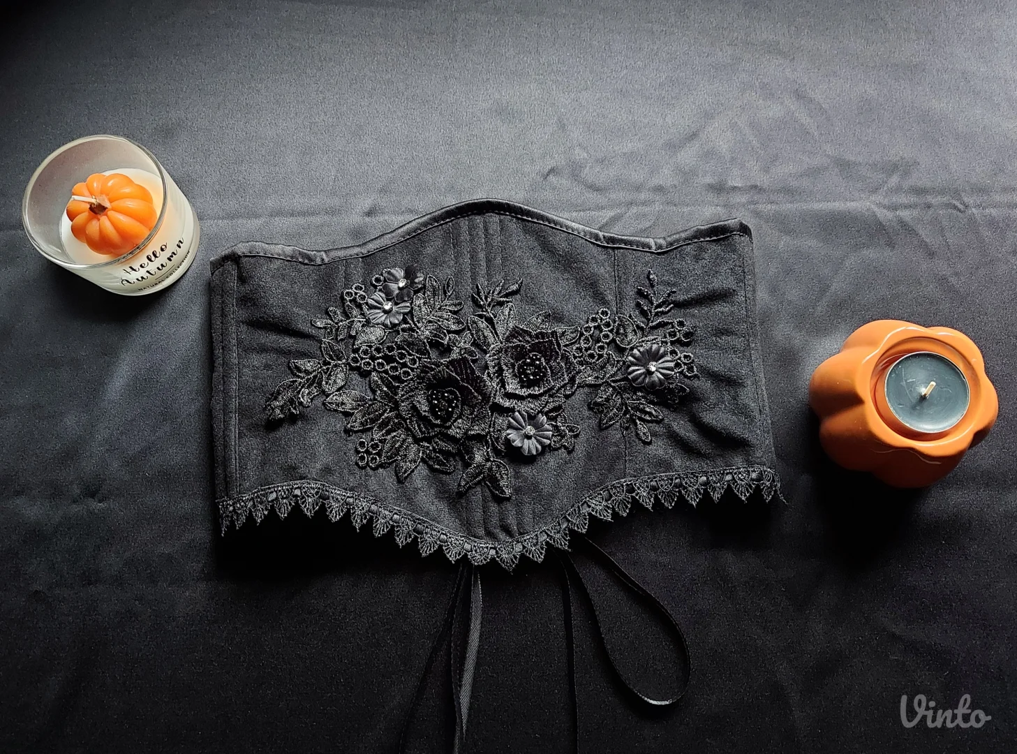 Plišani kraći korset sa čipkom