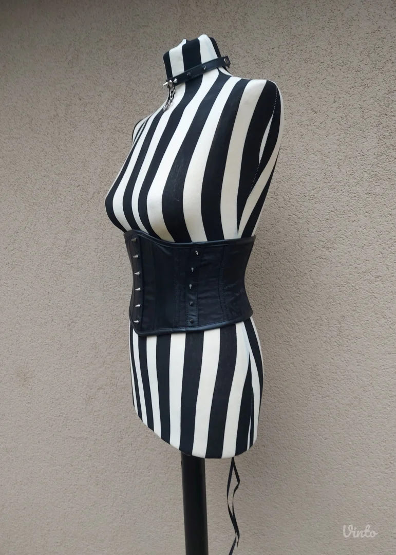 Korset sa bodljama od eko kože