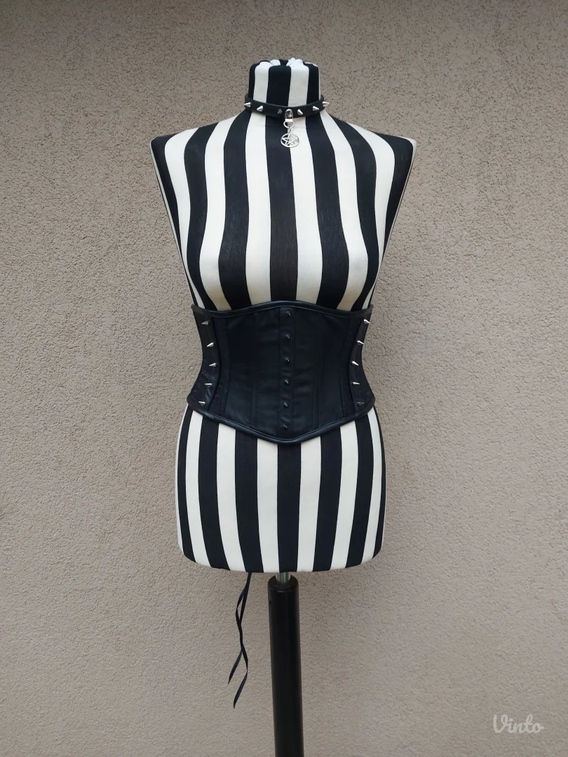 Korset sa bodljama od eko kože