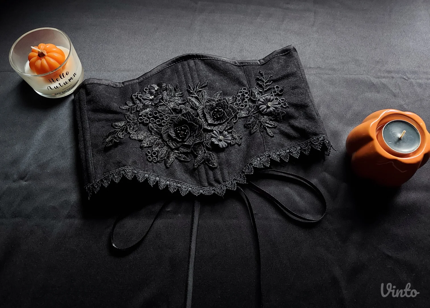 Plišani kraći korset sa čipkom