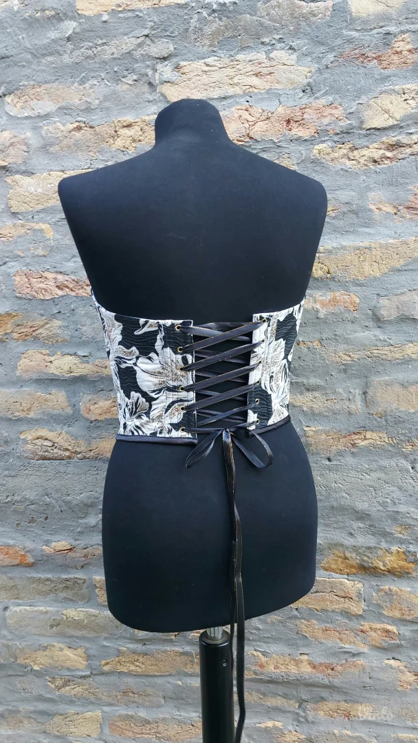 Crno zlatni korset od brokata