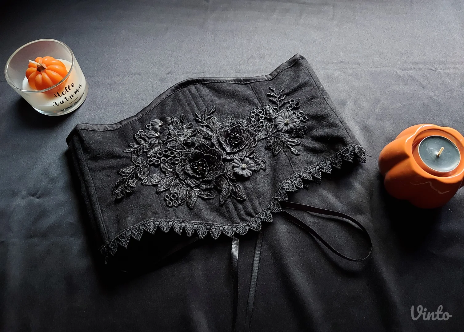 Plišani kraći korset sa čipkom