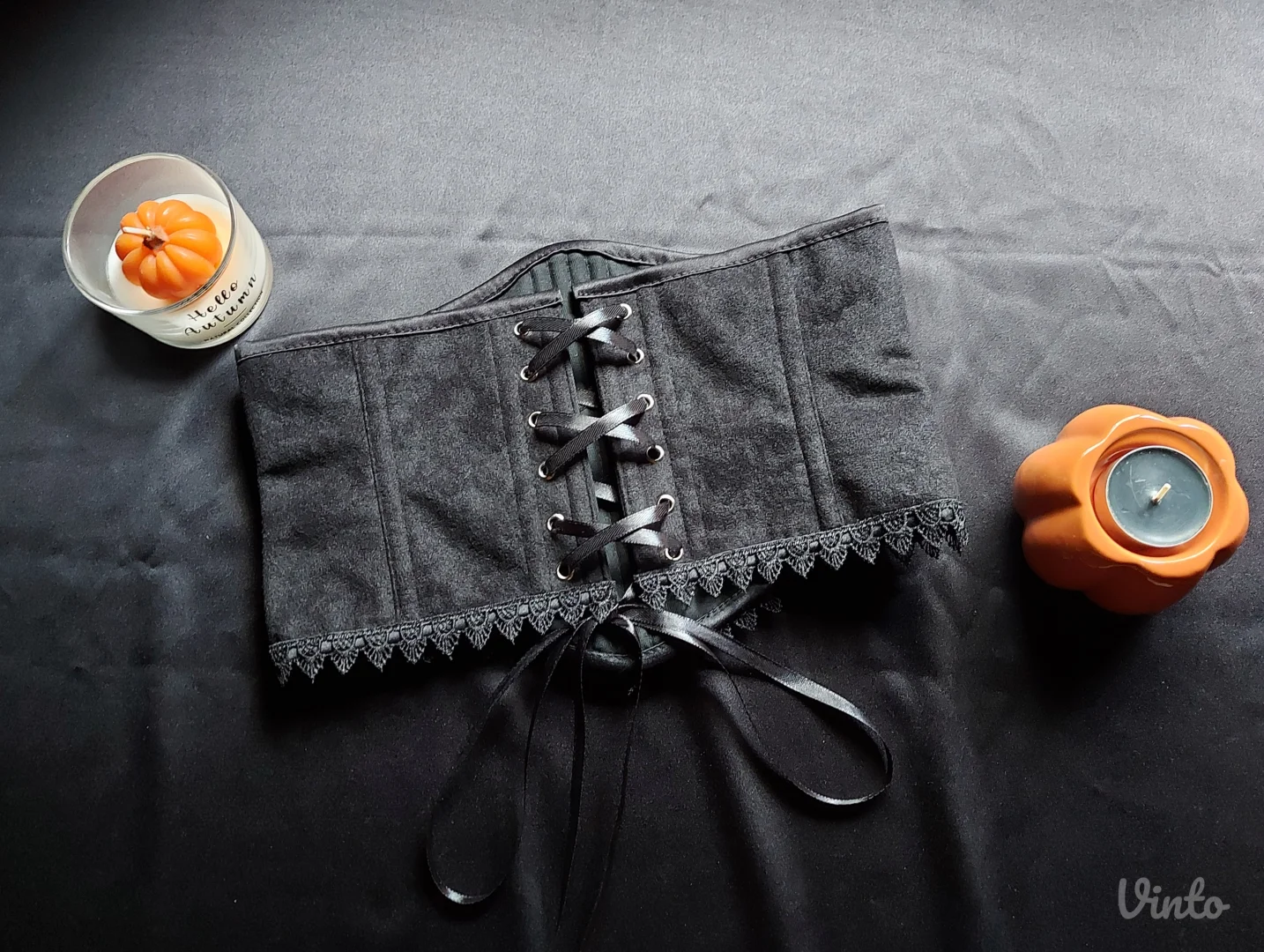 Plišani kraći korset sa čipkom