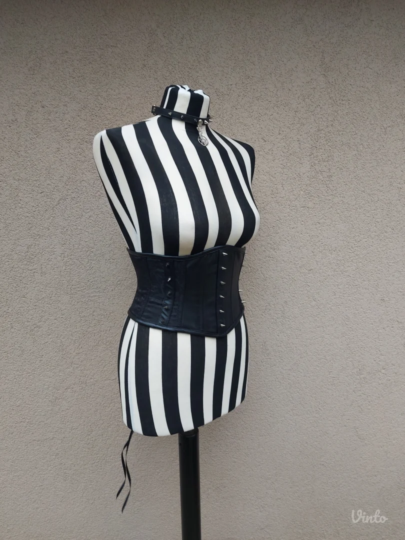 Korset sa bodljama od eko kože