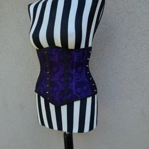 Ljubičasti korset sa lobanjama