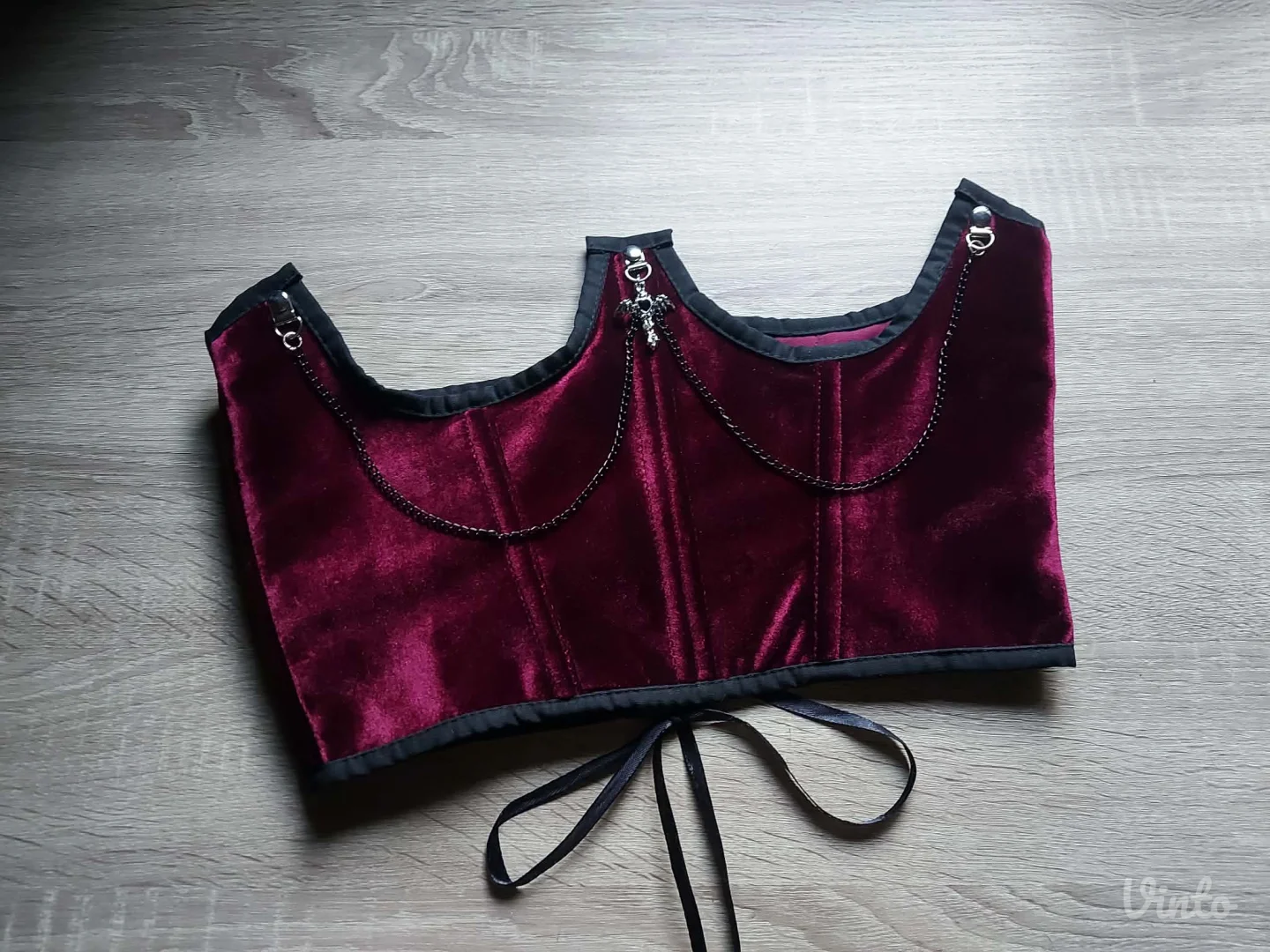 Bordo korset sa priveskom