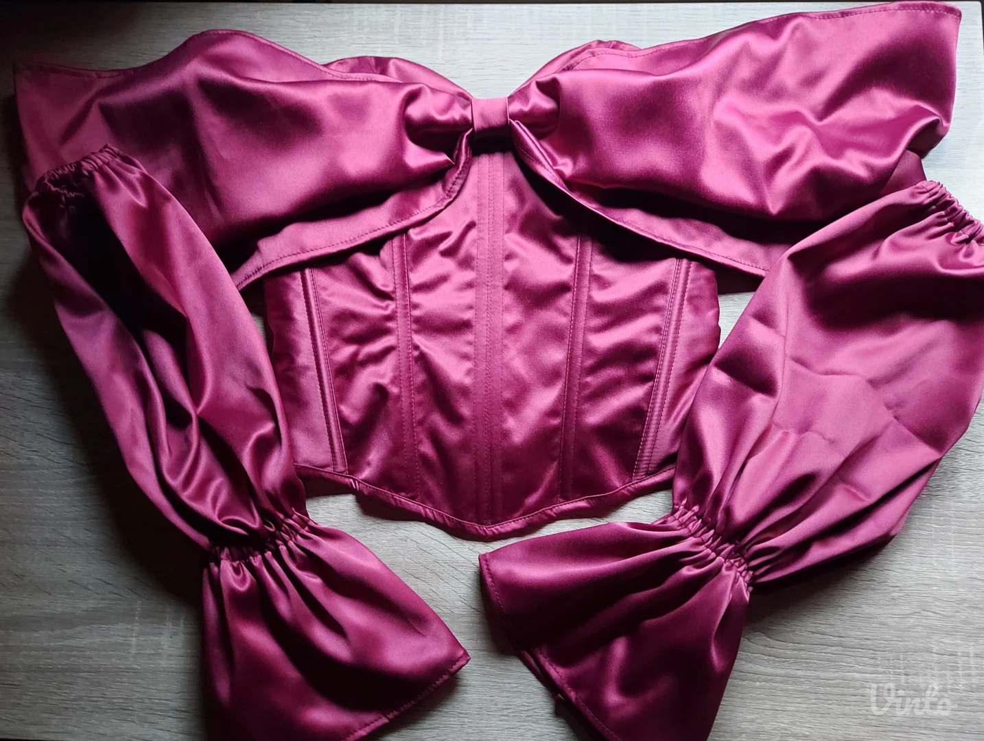 Bordo korset sa rukavima