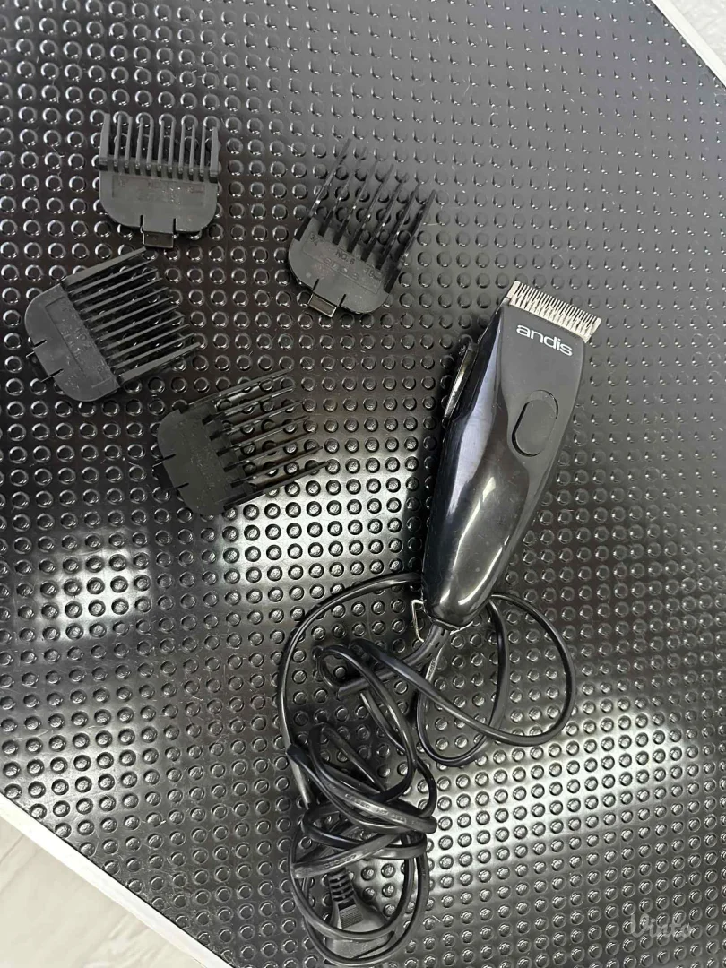 Andis mašinica za šišanje + 4 nastavka
