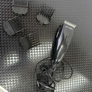 Andis mašinica za šišanje + 4 nastavka