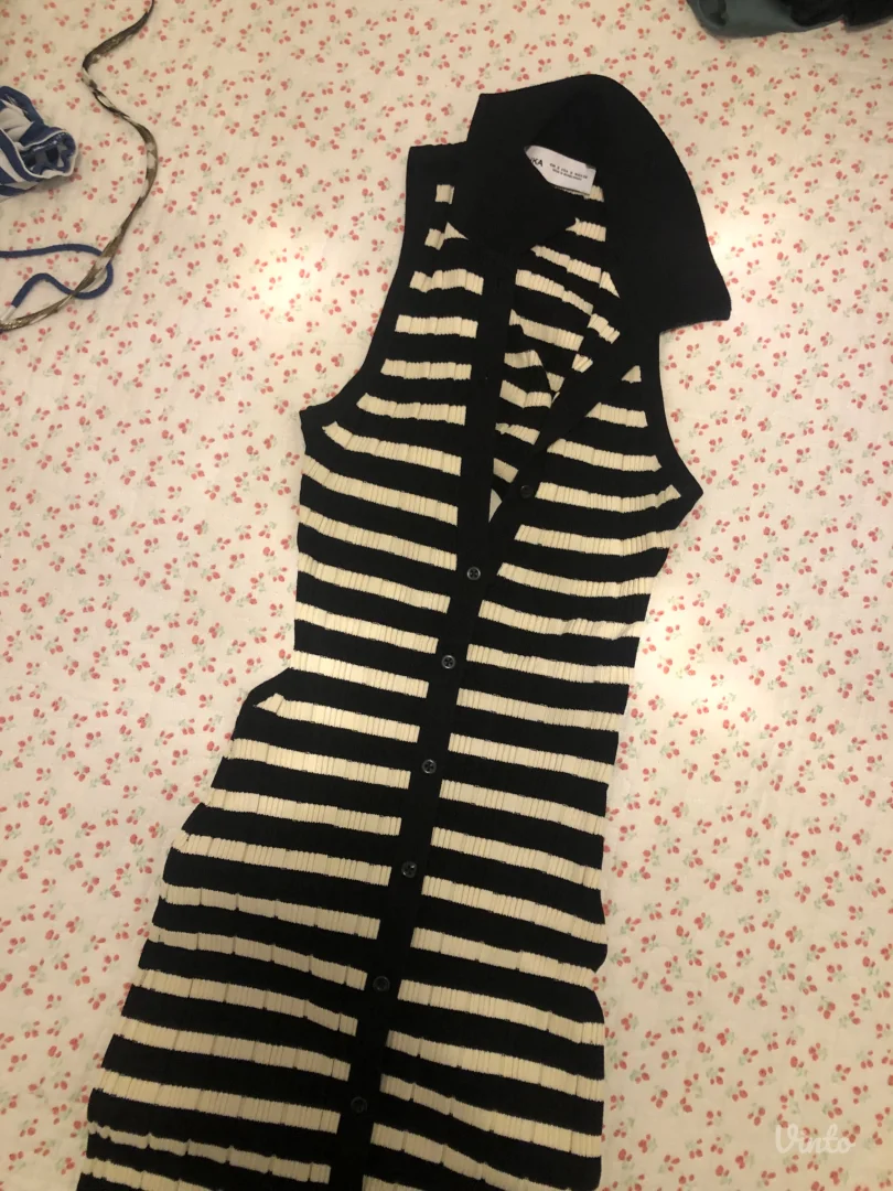 Bershka haljina golih leđa