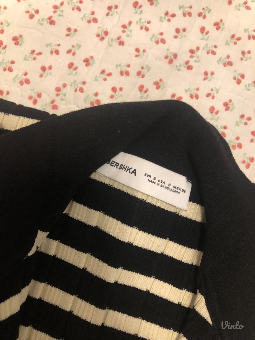 Bershka haljina golih leđa