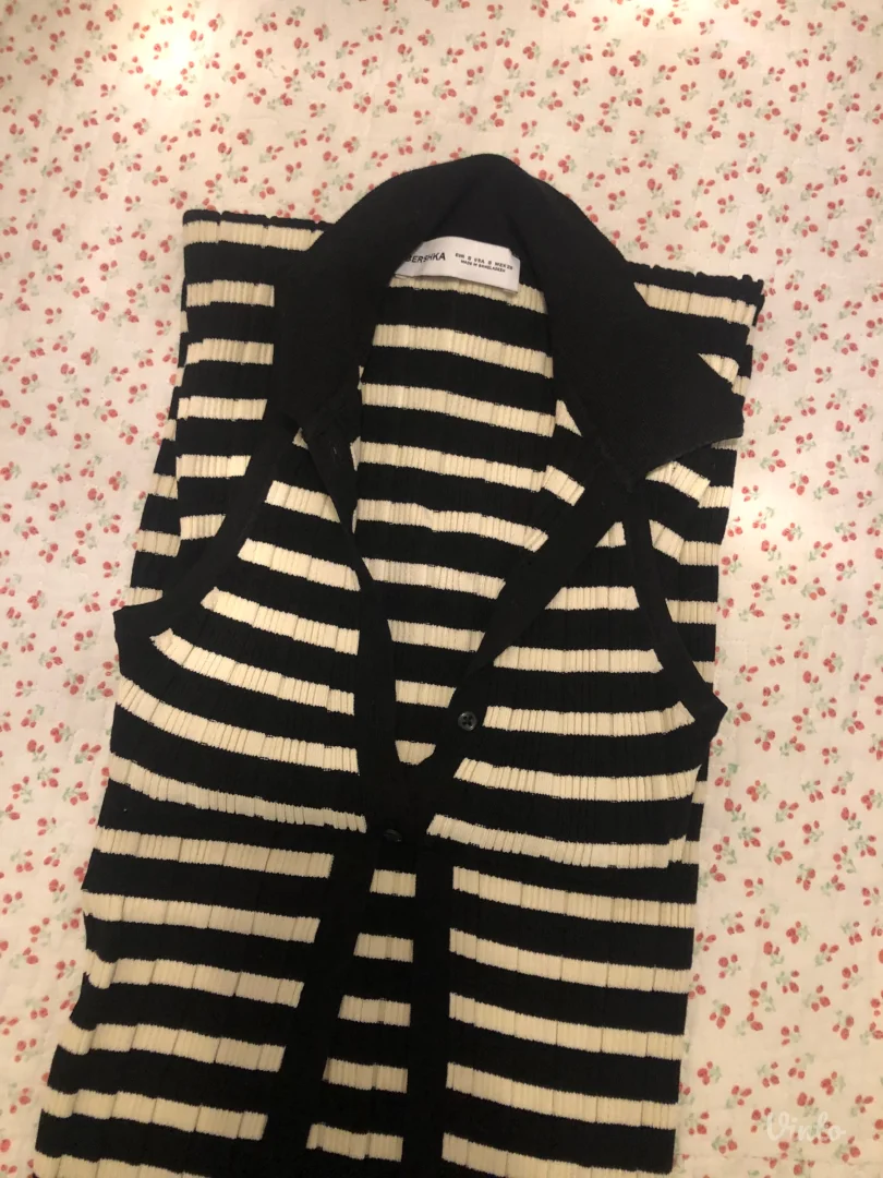 Bershka haljina golih leđa