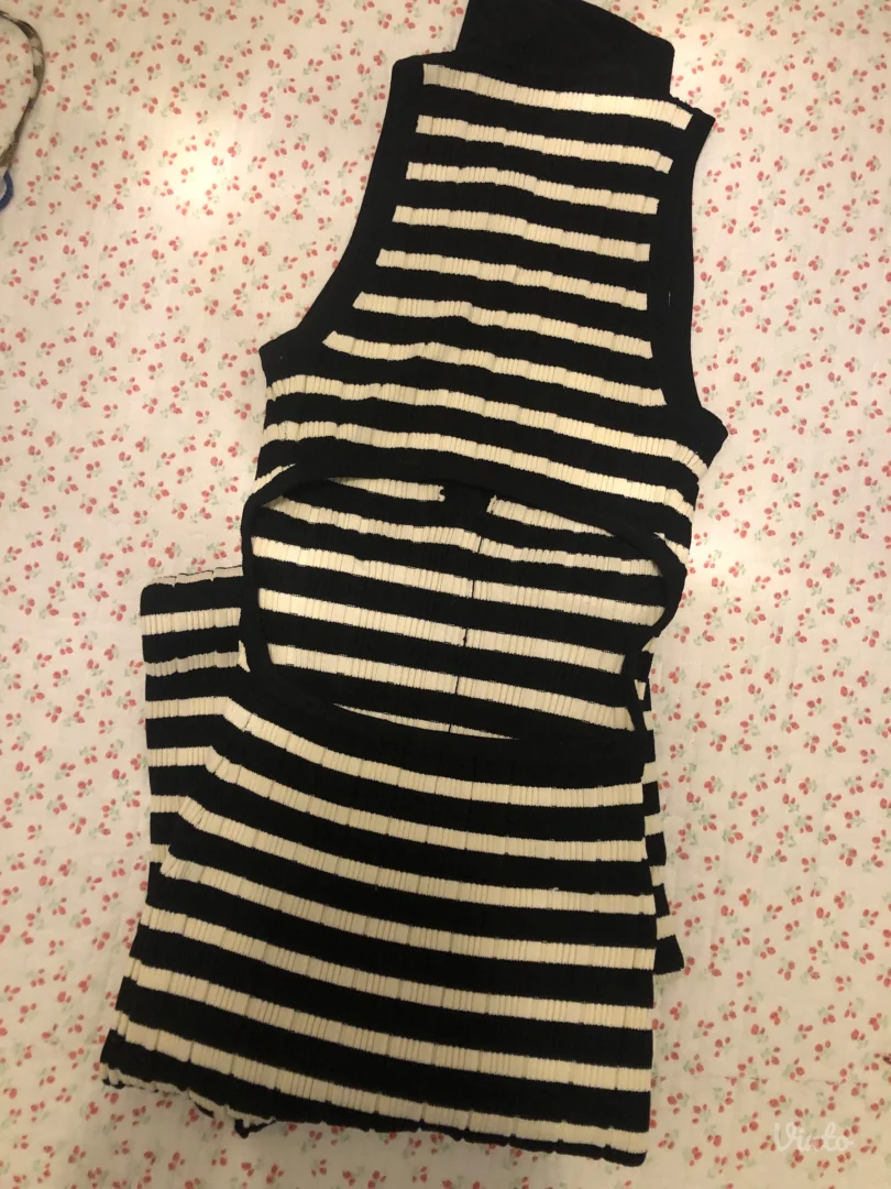 Bershka haljina golih leđa