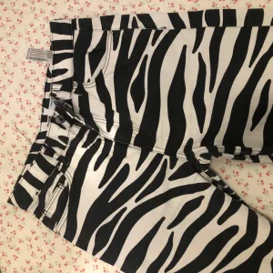 Bershka zebraste farmerice