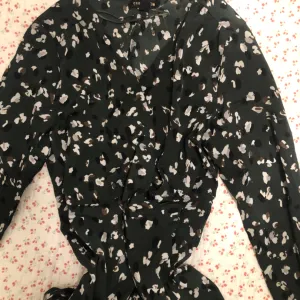 Haljina na vezivanje