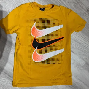 Nike - žuta majica kratkih rukava