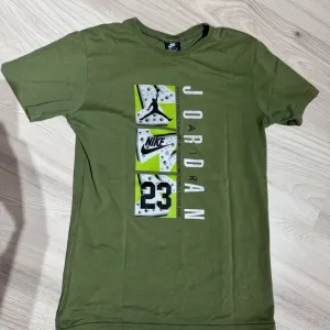 Nike - zelena majica