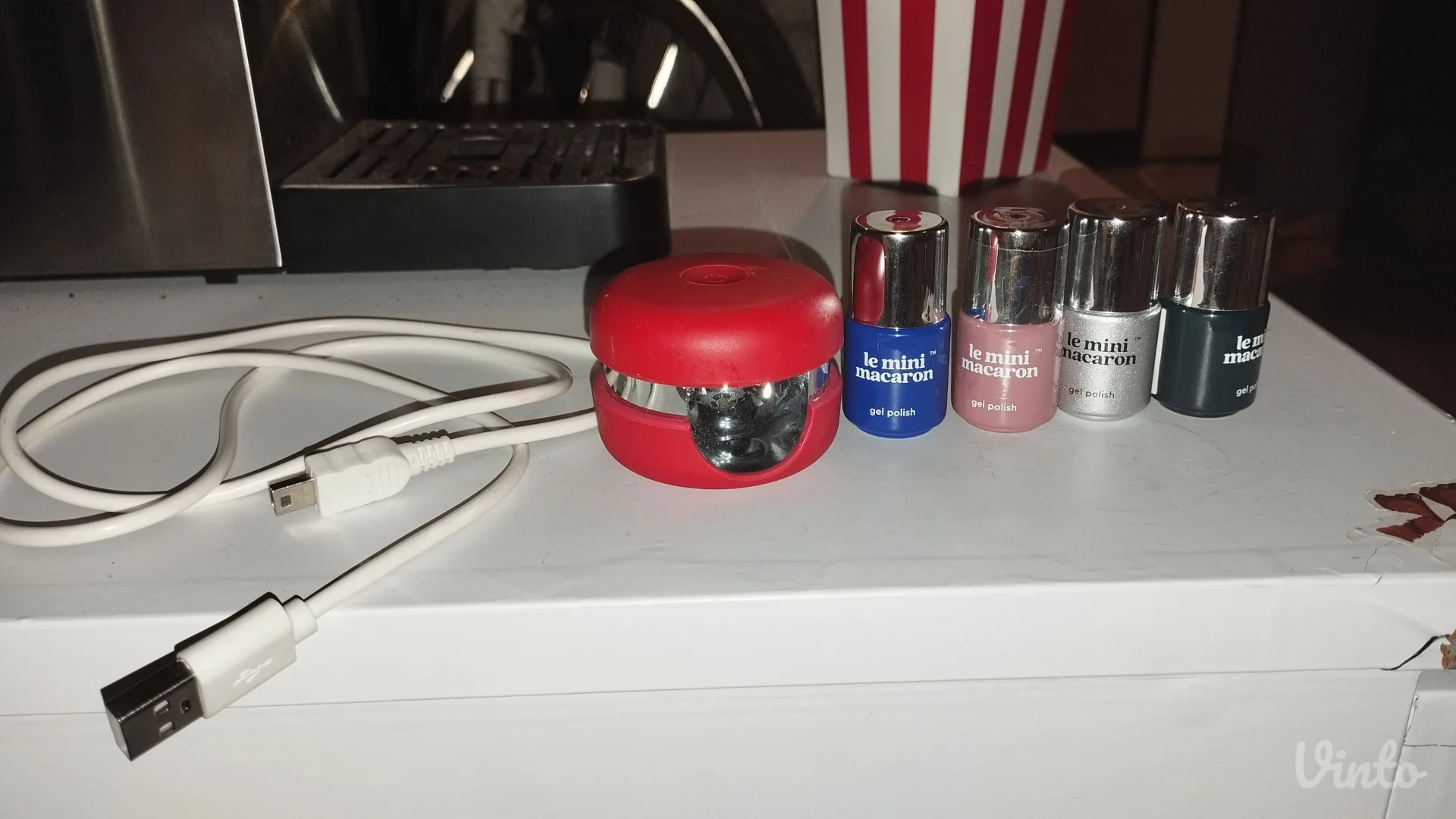 Le mini macaron lampa, dva laka nova, ostala dva par puta koriscena