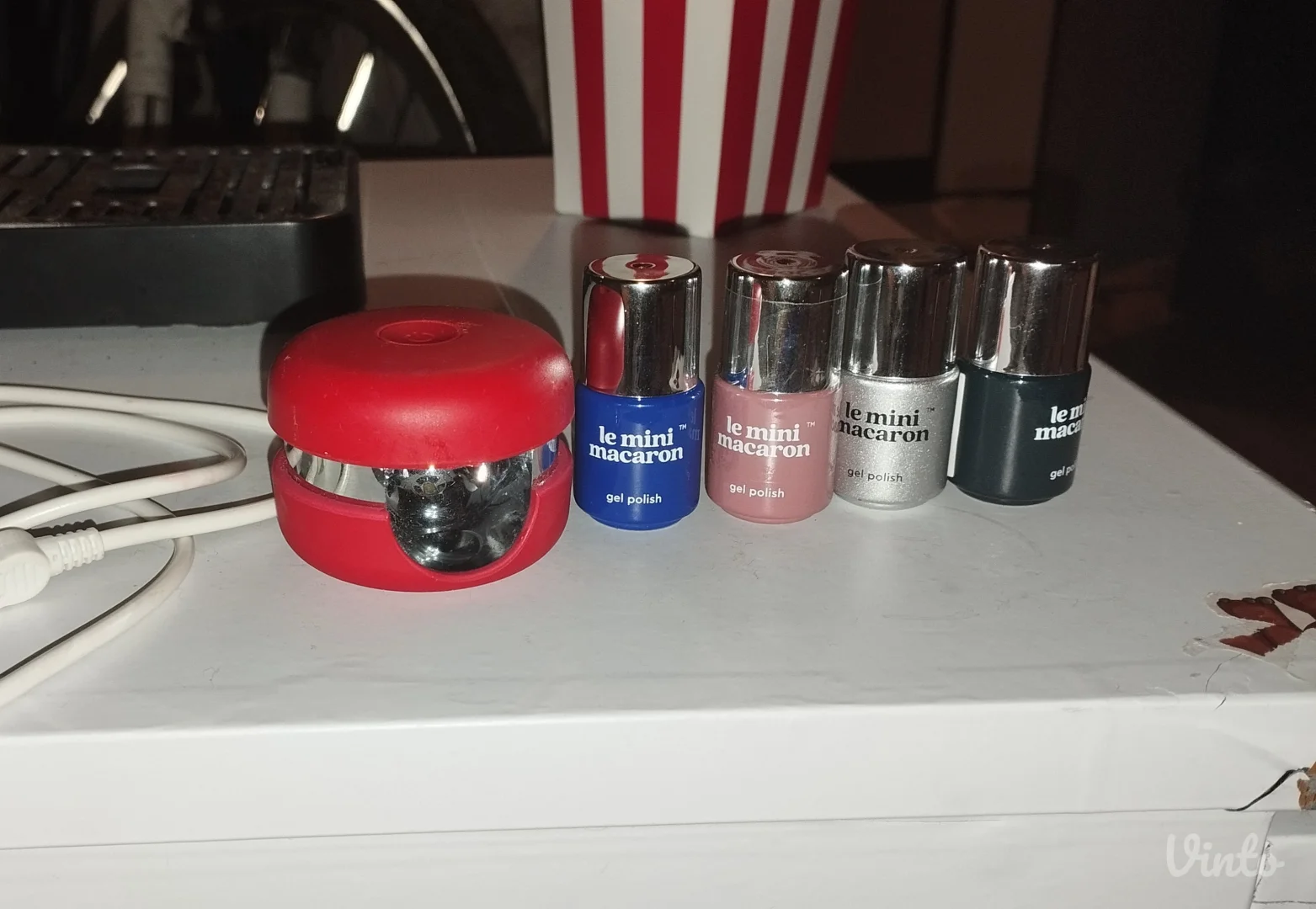 Le mini macaron lampa, dva laka nova, ostala dva par puta koriscena