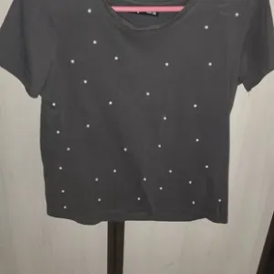 Majica sa biserima waikiki