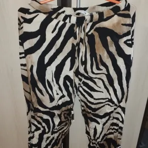 Zara pantalone