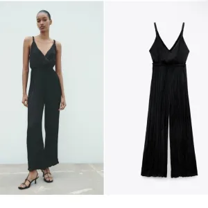 Zara kombinezon novo