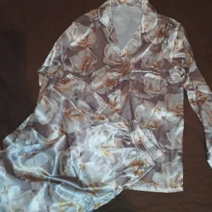 Pidžame satenske novo