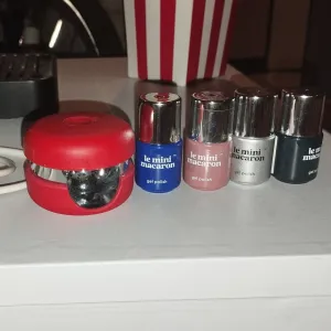 Le mini macaron lampa, dva laka nova, ostala dva par puta koriscena