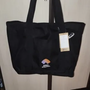 Asics torba nova sa etiketom