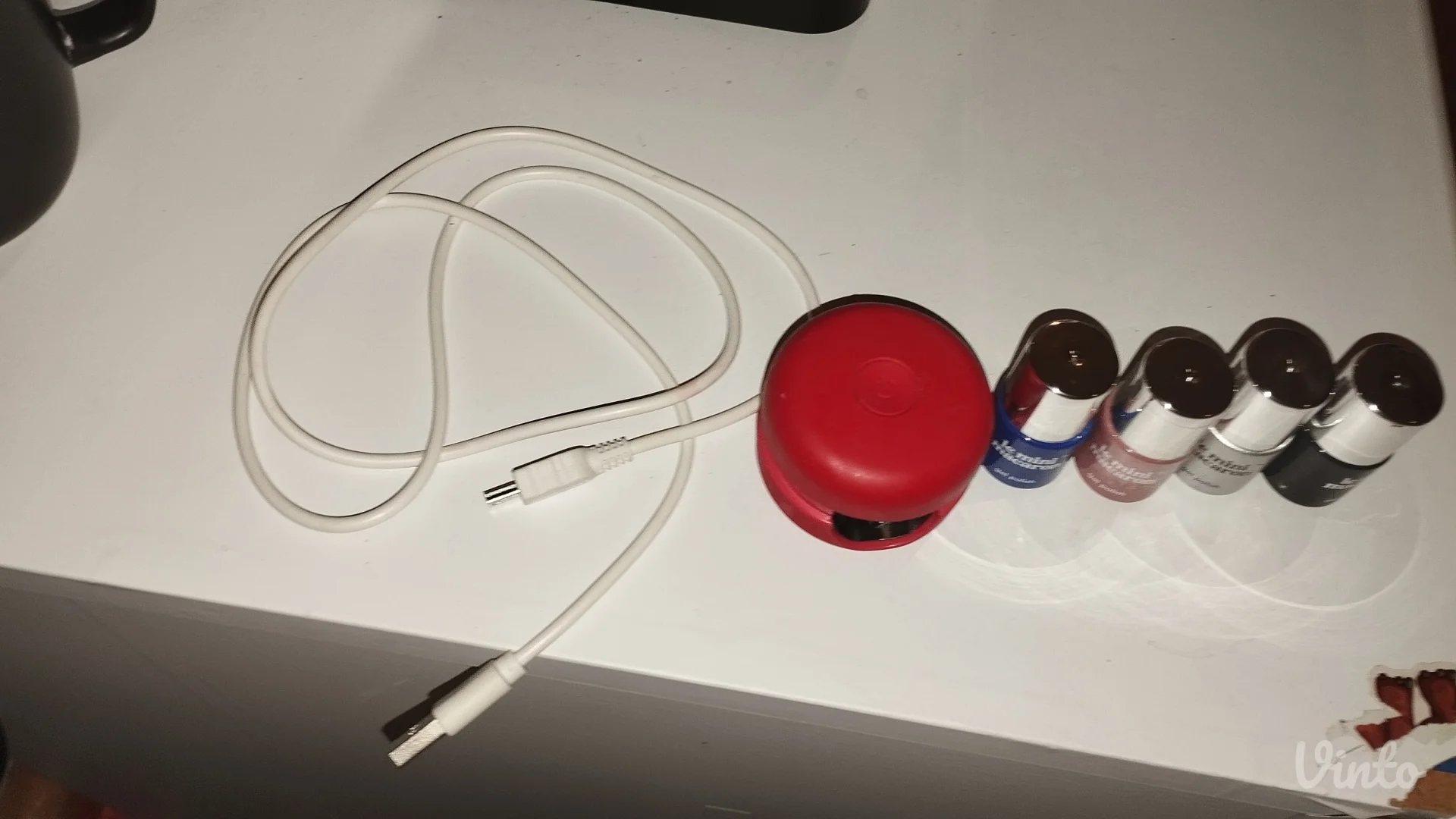 Le mini macaron lampa, dva laka nova, ostala dva par puta koriscena