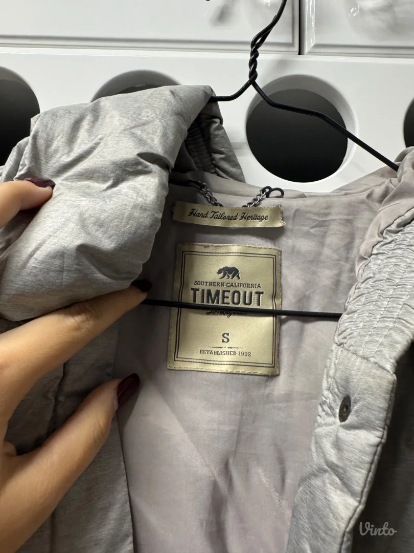 Zenske jakne i matnil