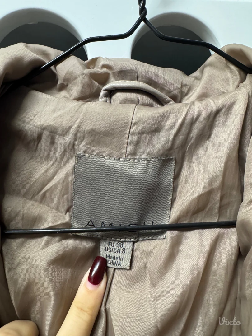 Zenske jakne i matnil