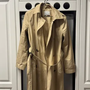 Zenske jakne i matnil