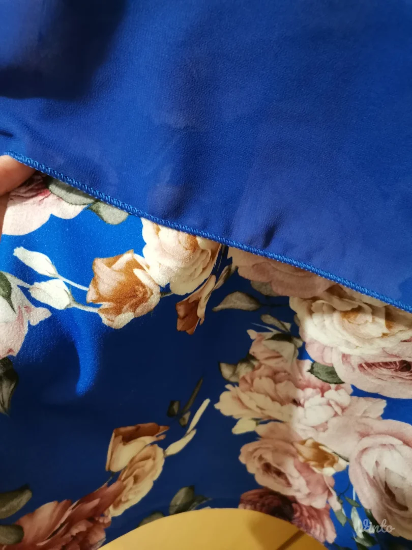 Plava haljina sa cvetnim dezenom