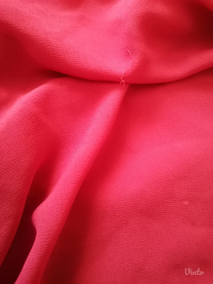 Crvena bluza (poklon uz kupovinu)