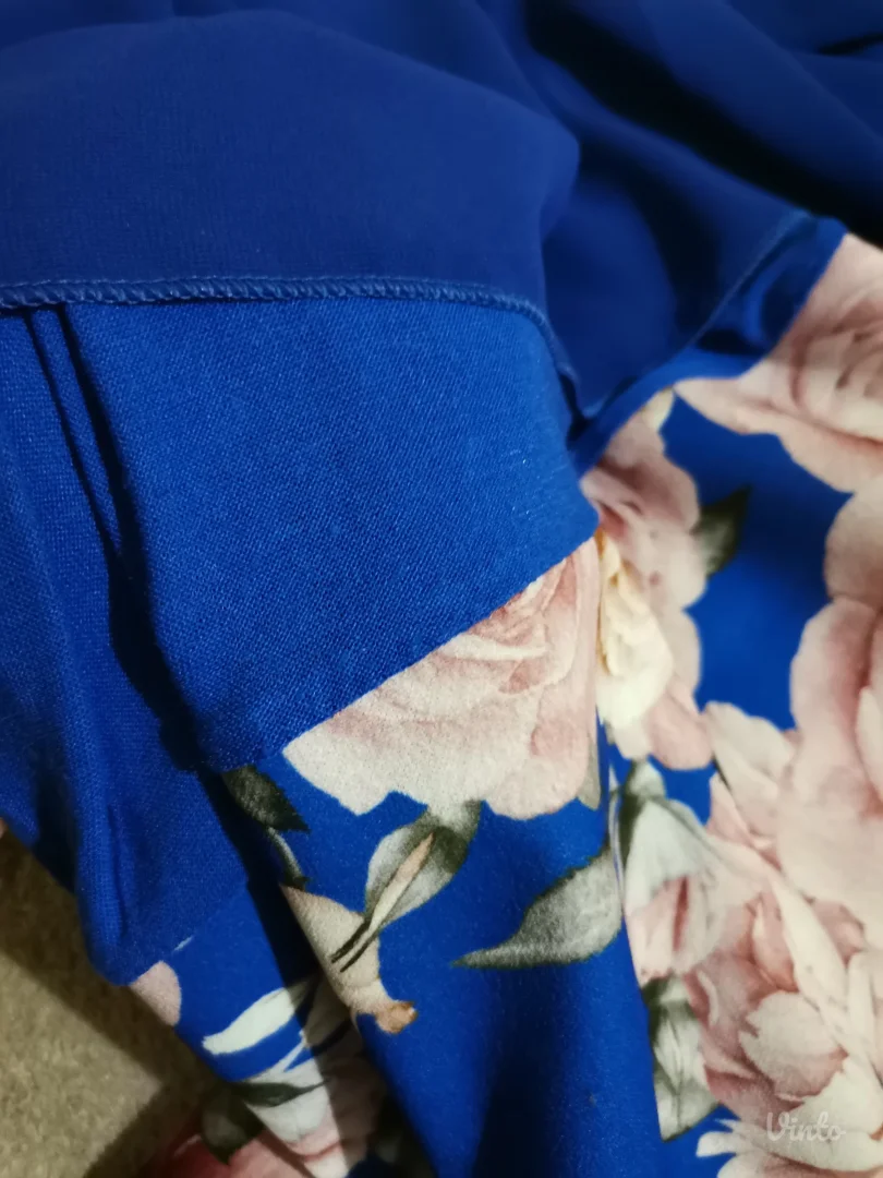 Plava haljina sa cvetnim dezenom