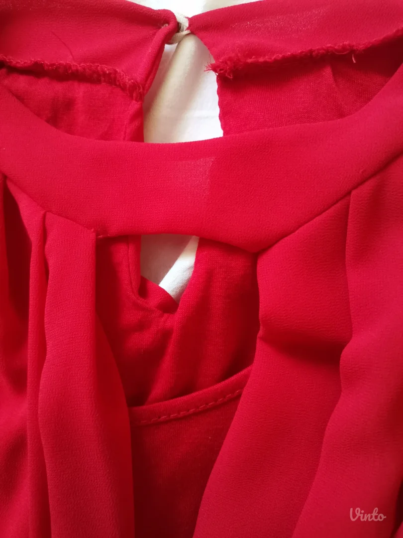 Crvena bluza (poklon uz kupovinu)