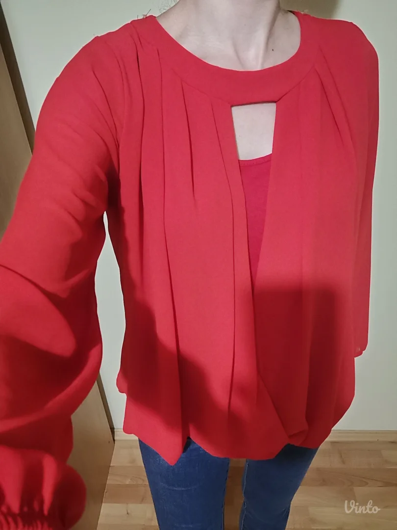 Crvena bluza (poklon uz kupovinu)