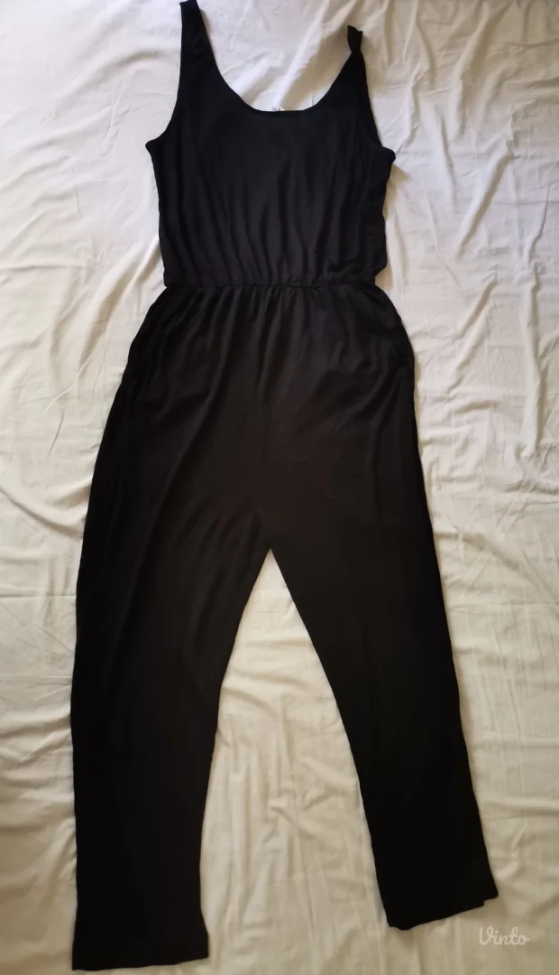 Nov crni kombinezon S