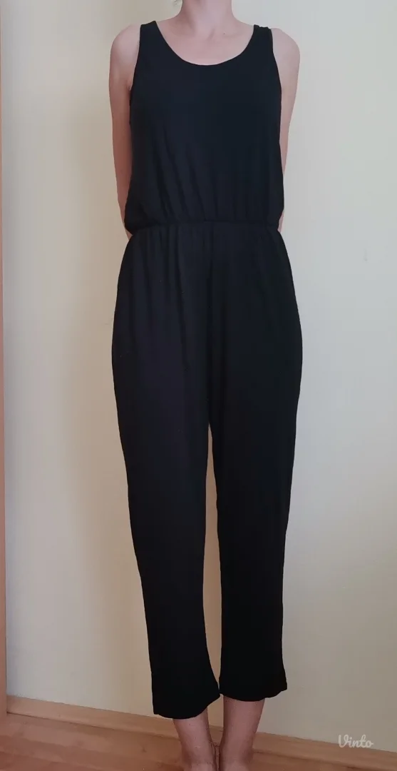 Nov crni kombinezon S