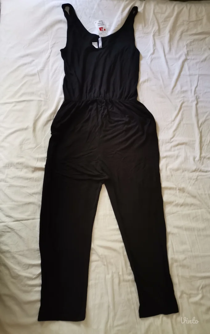 Nov crni kombinezon S