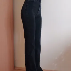 Crne farmerke zvoncare XS