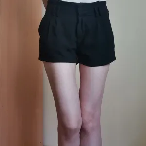 Crni šorts Amisu XS