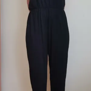 Nov crni kombinezon S