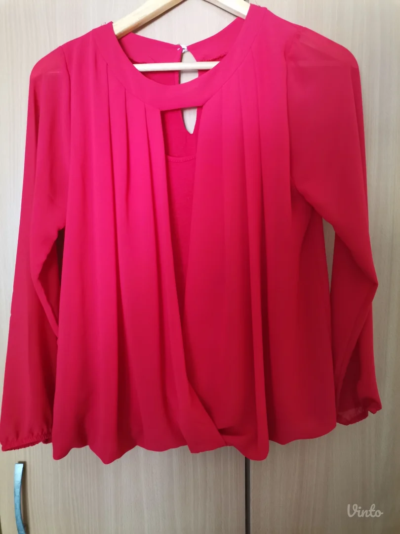 Crvena bluza (poklon uz kupovinu)